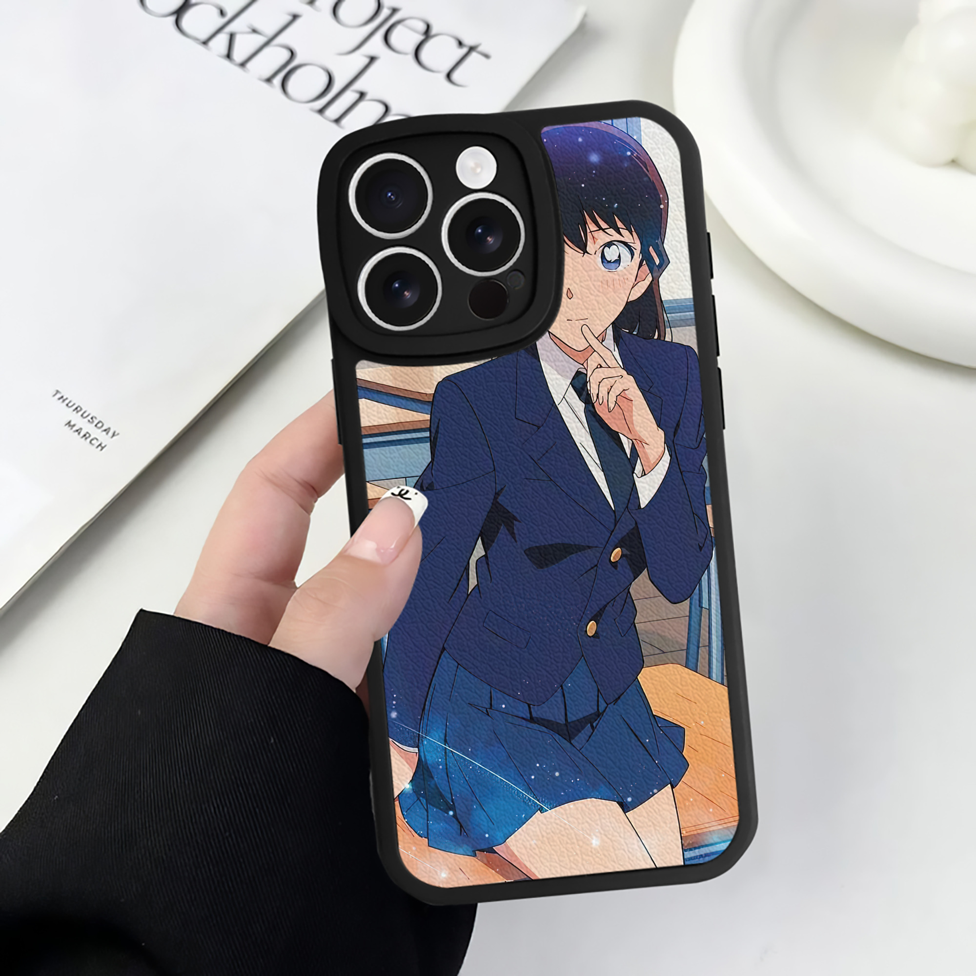 （画像用） 名探偵コナン Detective Conan 【iPhone 16シリーズ対応】シリコンスマホケース（レザー調） 材質：シリコン